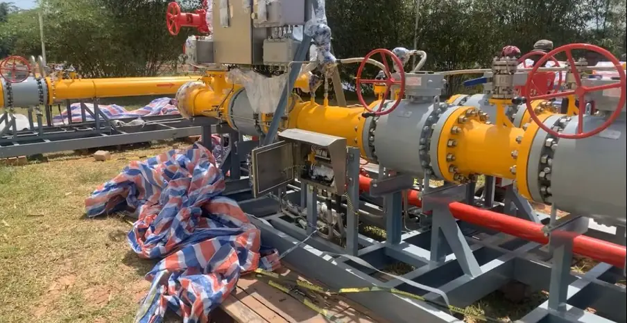 Gas metering skid with yellow pipework